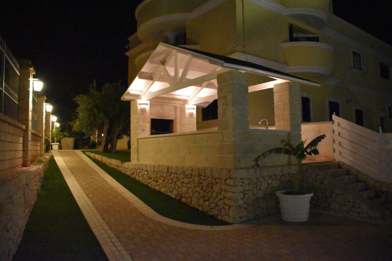 Appartamenti In Villa Alessia 莫诺波利 外观 照片