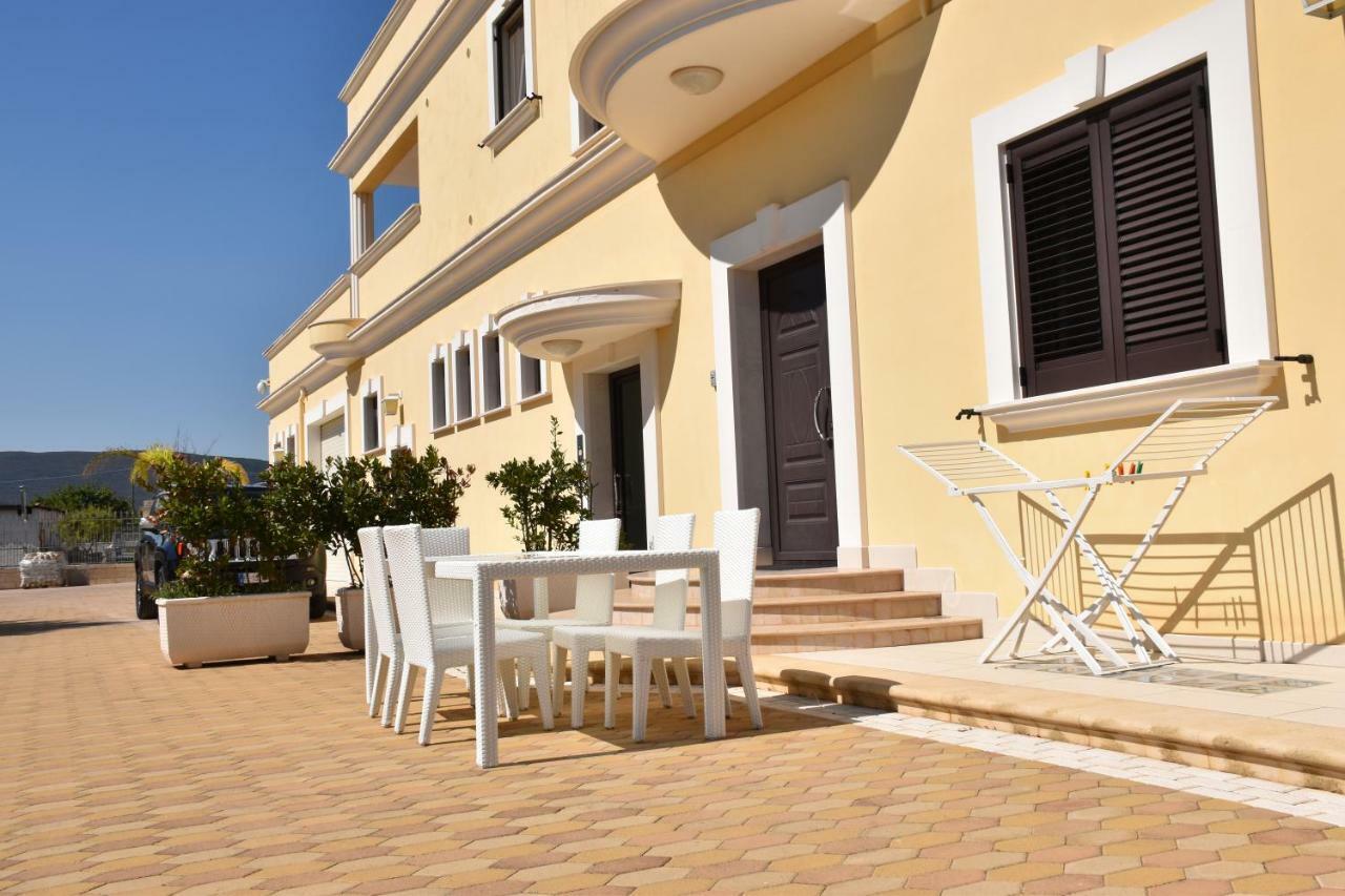 Appartamenti In Villa Alessia 莫诺波利 外观 照片